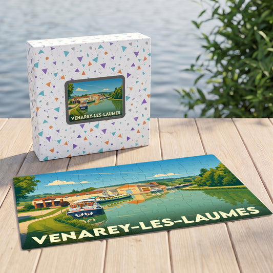 Puzzle souvenir de la ville de Venarey-les-Laumes avec une illustration stylisée de son canal et de bateaux.