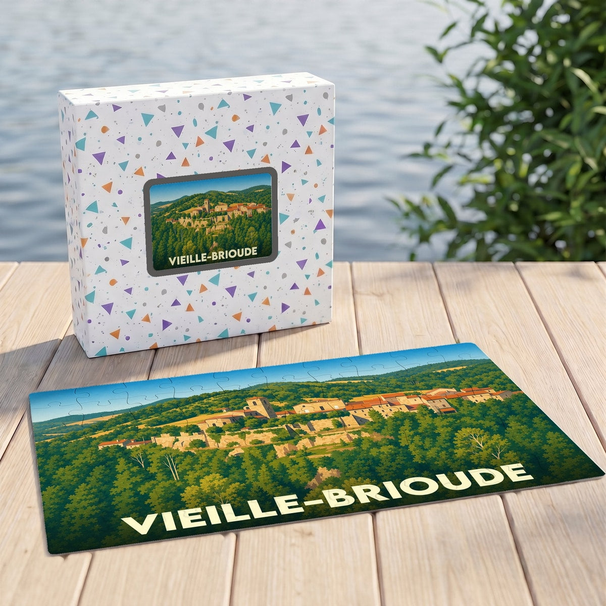 Puzzle souvenir de la ville de Vieille-Brioude avec une illustration stylisée de son paysage.