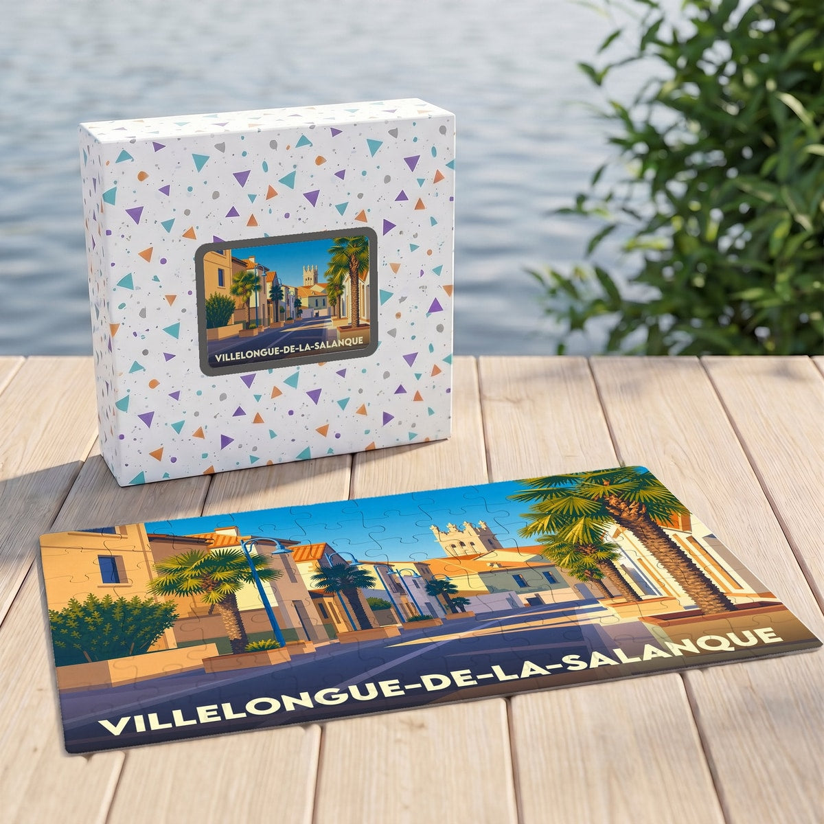 Puzzle souvenir de Villelongue-de-la-Salanque illustrant une rue ensoleillée bordée de palmiers dans un style rétro.