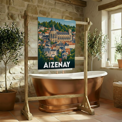 Serviette de bain souvenir de la ville d'Aizenay avec une illustration stylisée de son église et de ses toits.