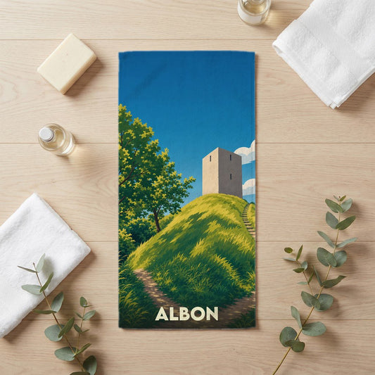 Serviette de bain souvenir de la ville de Albon avec une illustration stylisée.