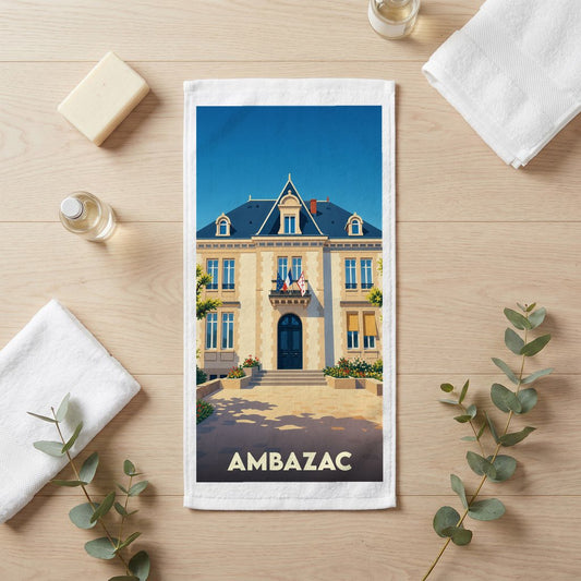 Serviette de bain souvenir de la ville d'Ambazac avec une illustration stylisée de son hôtel de ville.