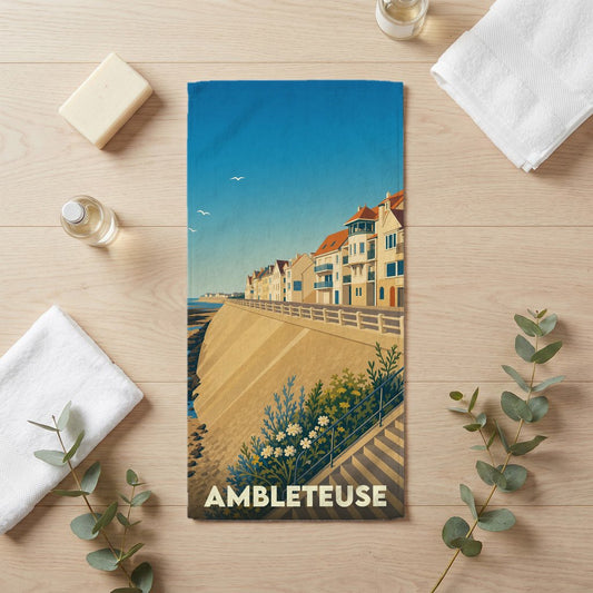 Serviette de bain souvenir de la ville d'Ambleteuse avec une illustration stylisée de son front de mer.