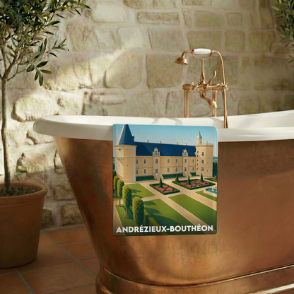 Serviette de bain souvenir de la ville d'Andrézieux-Bouthéon avec une illustration de son château et ses jardins.