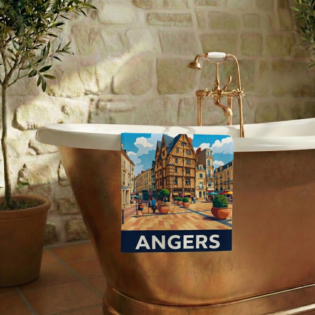 Serviette de bain souvenir de la ville d'Angers avec une illustration stylisée de son architecture historique.