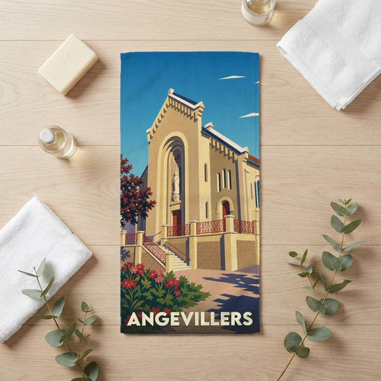 Serviette de bain souvenir de la ville d'Angevillers avec une illustration stylisée de son église.