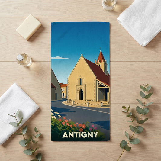Serviette de bain souvenir de la ville d'Antigny avec une illustration stylisée de son église.