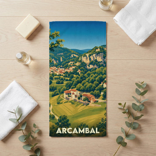 Serviette de bain souvenir de la ville de Arcambal illustrant un paysage de campagne vallonné.