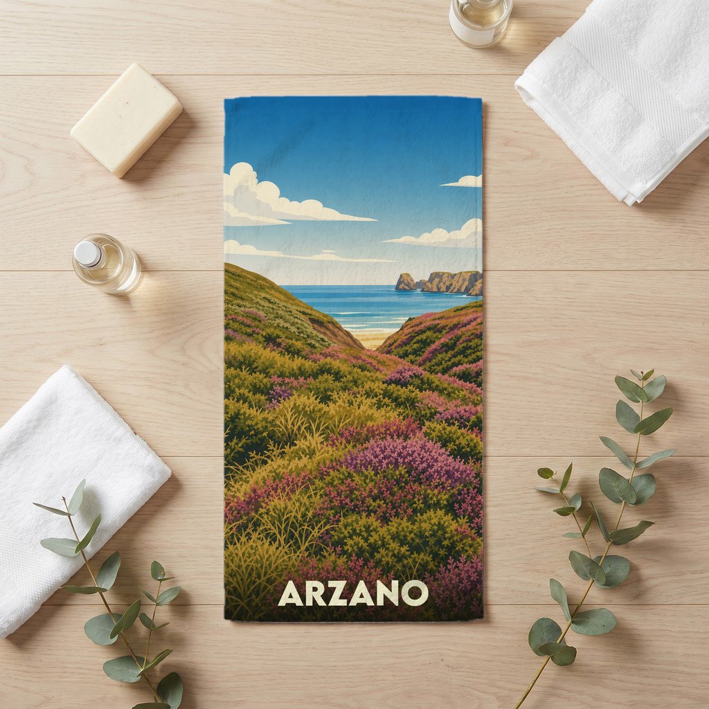 Serviette de bain souvenir de la ville de Arzano ornée d'une illustration côtière colorée.