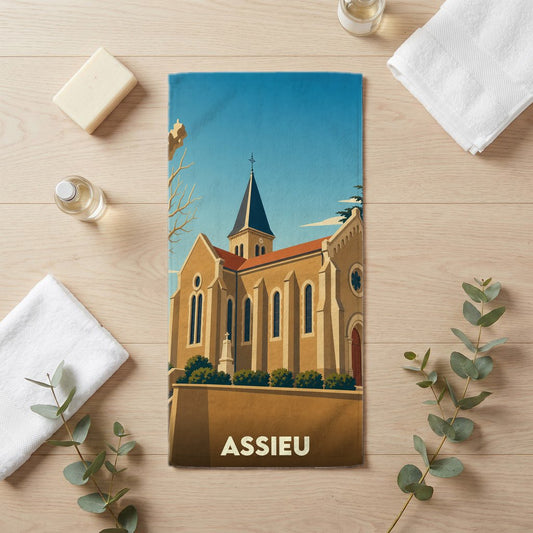 Serviette de bain souvenir de la ville d'Assieu avec une illustration stylisée de son église.