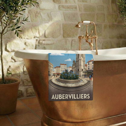 Serviette de bain souvenir de la ville d'Aubervilliers avec une illustration stylisée.