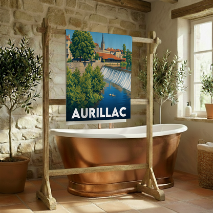 Serviette de bain souvenir de la ville d'Aurillac avec une illustration stylisée de son paysage.