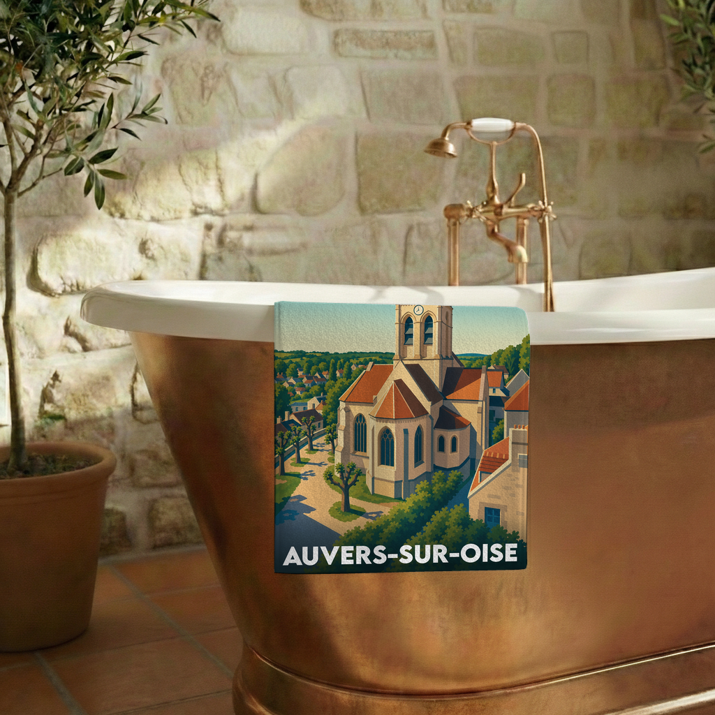 Serviette de bain souvenir de la ville d'Auvers-sur-Oise avec une illustration stylisée de son église emblématique.