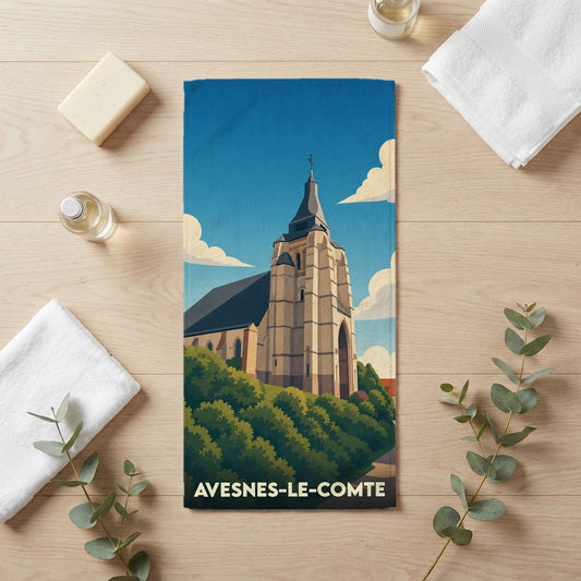 Serviette de bain souvenir de la ville d'Avesnes-le-Comte avec une illustration stylisée de son église.