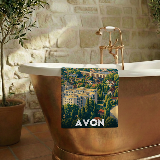Serviette de bain souvenir de la ville d'Avon avec une illustration stylisée.