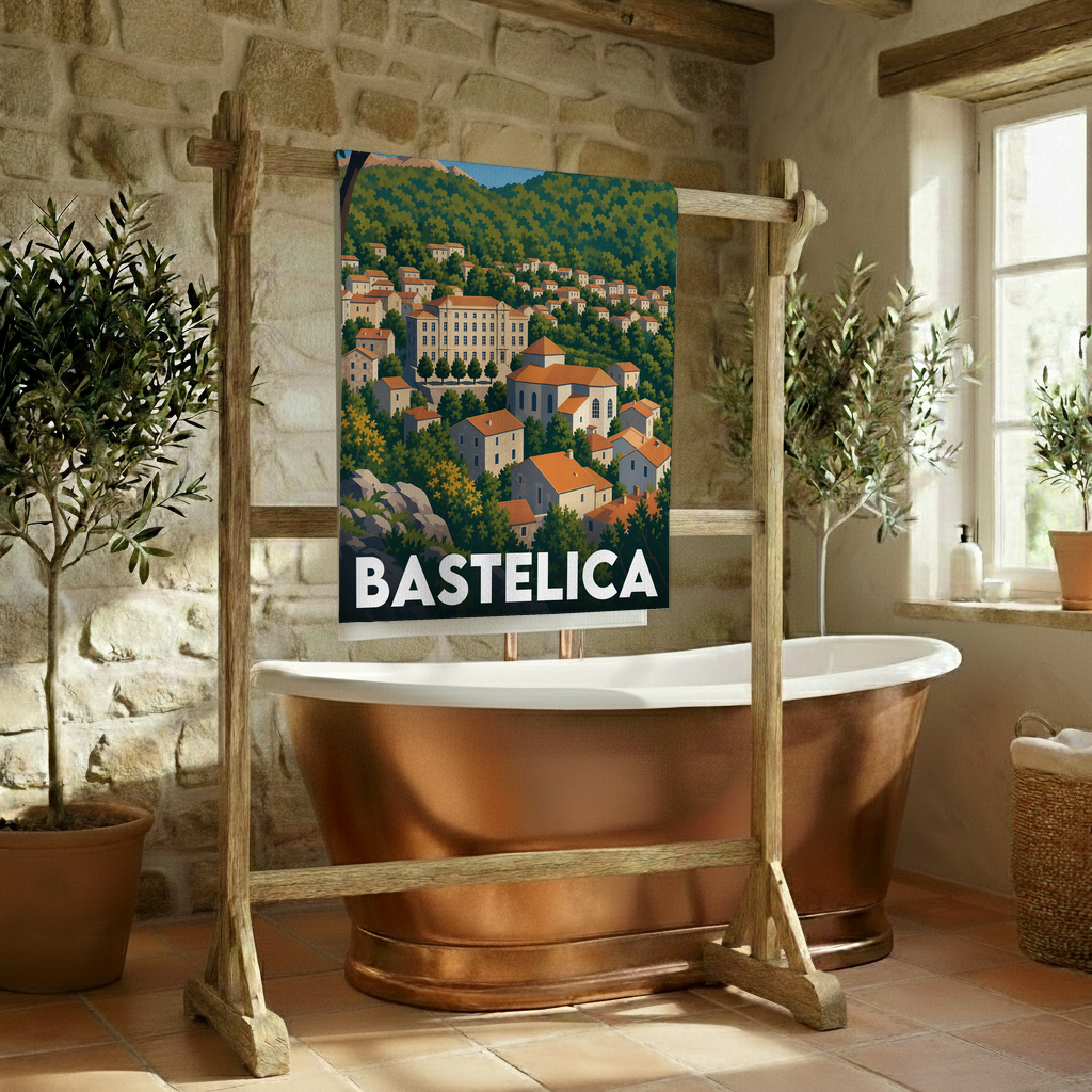 Serviette de bain souvenir de la ville de Bastelica avec une illustration stylisée.