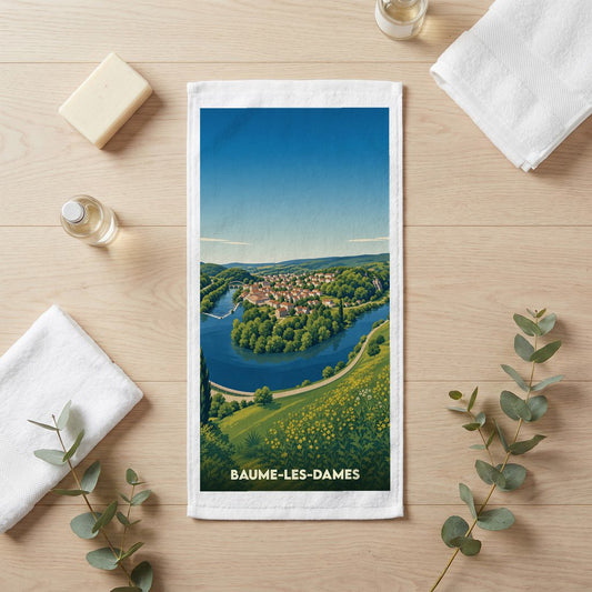 Serviette de bain souvenir de la ville de Baume-les-Dames avec une illustration stylisée.
