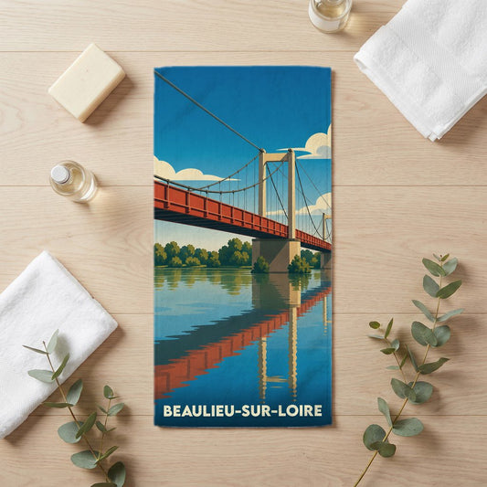 Serviette de bain souvenir de Beaulieu-sur-Loire illustrée d'un pont suspendu stylisé se reflétant sur l'eau.