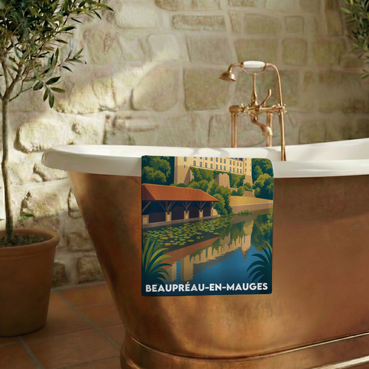 Serviette de bain souvenir de la ville de Beaupréau-en-Mauges avec une illustration stylisée.