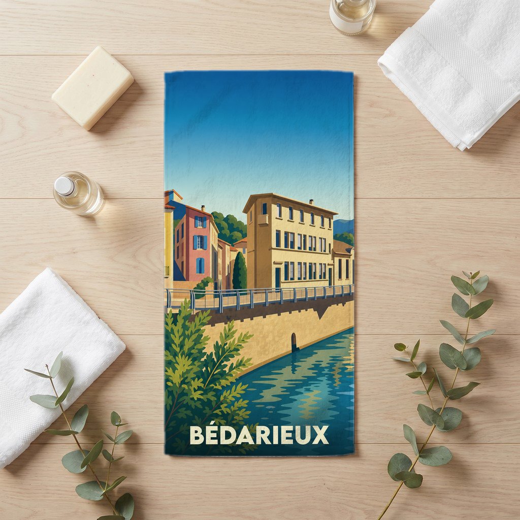 Serviette de bain souvenir de la ville de Bédarieux avec une illustration stylisée des quais.
