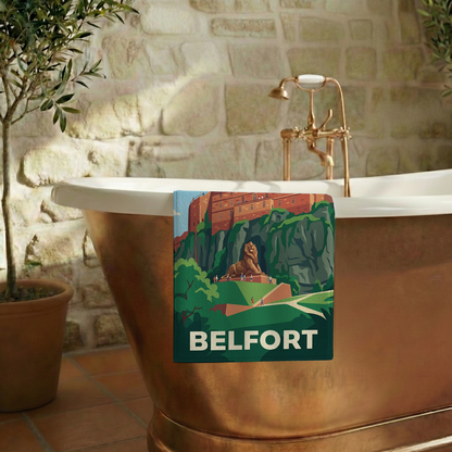 Serviette de bain souvenir de la ville de Belfort avec une illustration stylisée de son Lion emblématique.