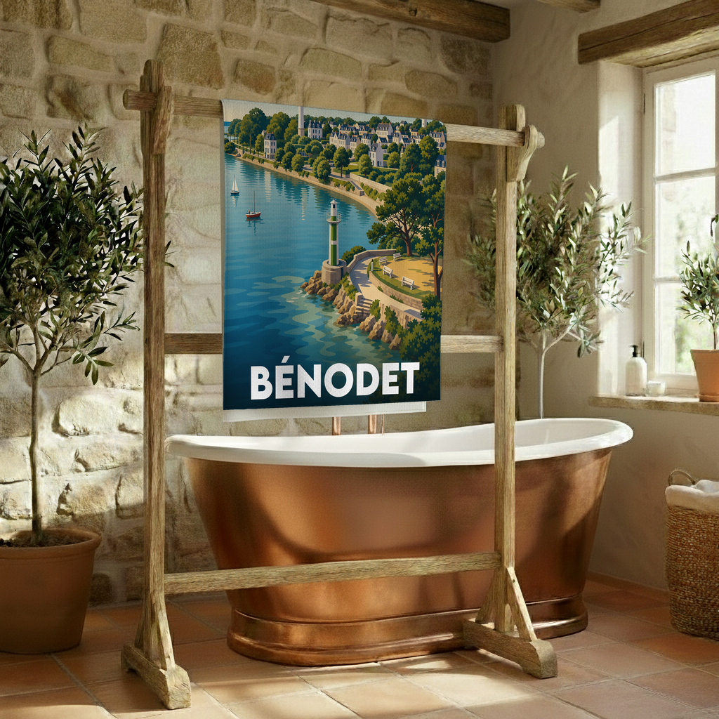 Serviette de bain souvenir de la ville de Bénodet avec une illustration stylisée.
