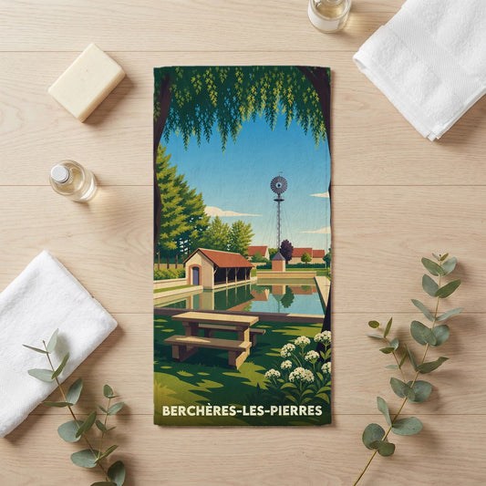 Serviette de bain souvenir de Berchères-les-Pierres avec une illustration stylisée de son patrimoine.