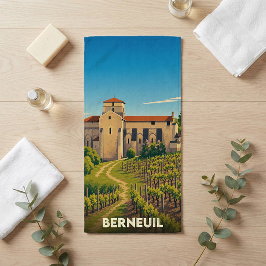 Serviette de bain souvenir de la ville de Berneuil avec une illustration stylisée d'un vignoble et de son église.