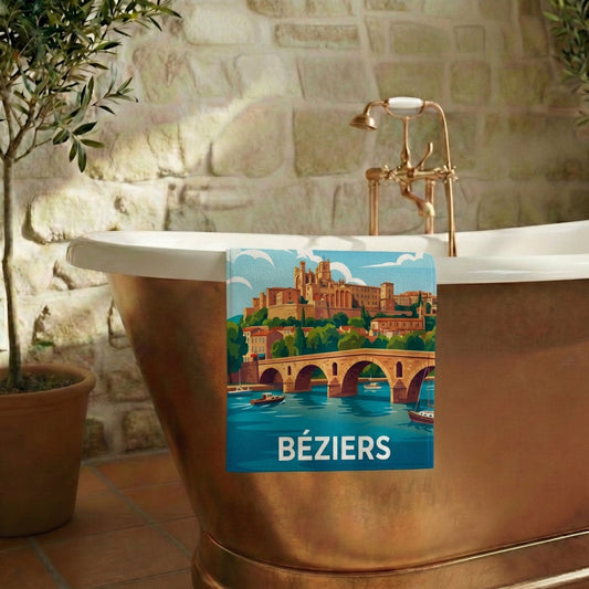Serviette de bain souvenir de la ville de Béziers avec une illustration stylisée.