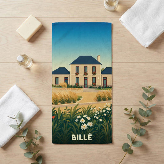Serviette de bain souvenir de la ville de Billé avec une illustration stylisée d'une maison de campagne.