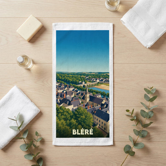 Serviette de bain souvenir de la ville de Bléré avec une illustration stylisée.