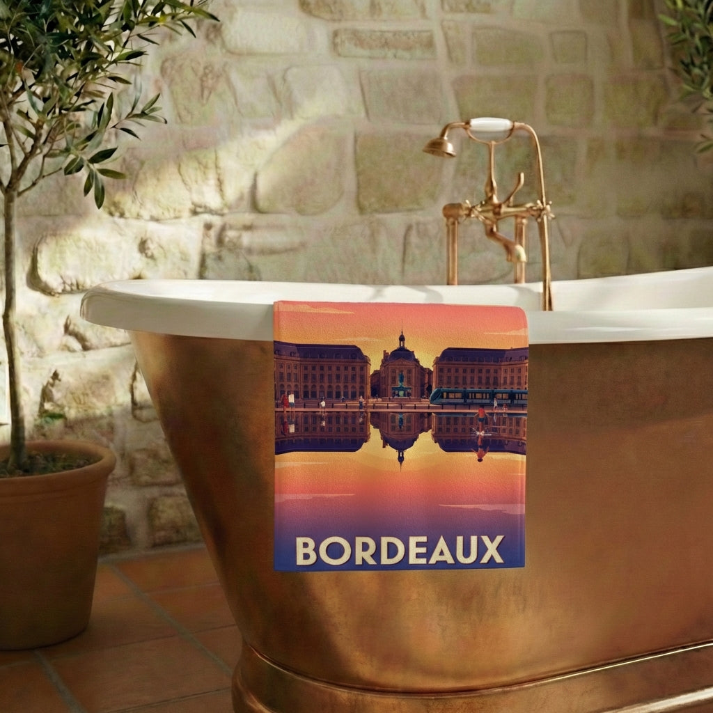 Serviette de bain souvenir de la ville de Bordeaux avec une illustration stylisée.