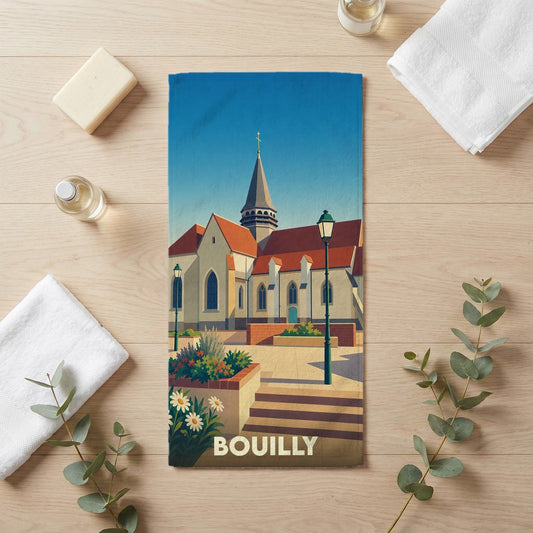 Serviette de bain souvenir de la ville de Bouilly avec une illustration stylisée de son église.