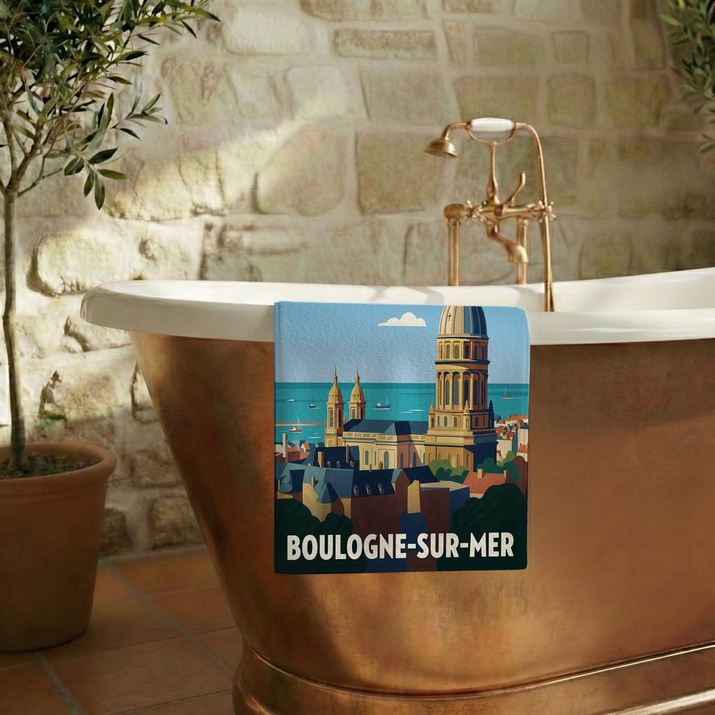 Serviette de bain souvenir de la ville de Boulogne-sur-Mer avec une illustration stylisée.