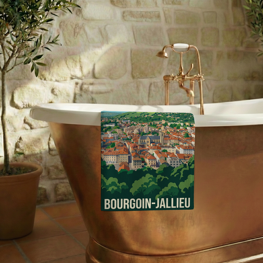 Serviette de bain souvenir de la ville de Bourgoin-Jallieu avec une illustration stylisée.