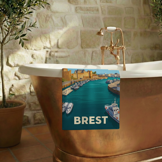 Serviette de bain souvenir de la ville de Brest avec une illustration stylisée du port.