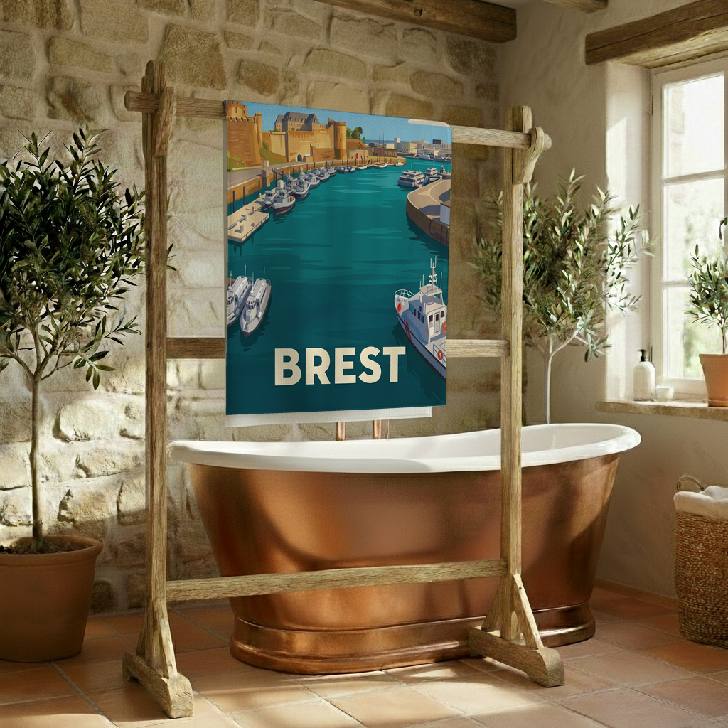 Serviette de bain souvenir de la ville de Brest avec une illustration stylisée.