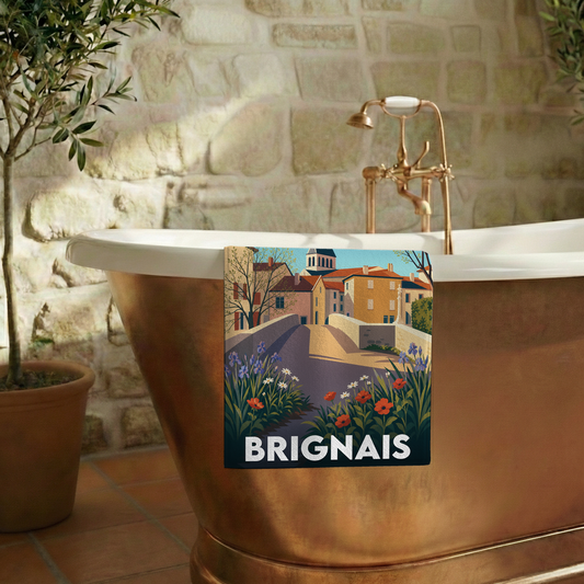 Serviette de bain souvenir de la ville de Brignais avec une illustration stylisée.