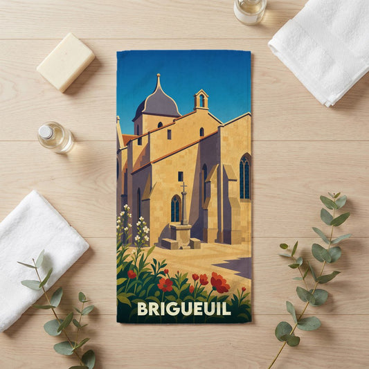 Serviette de bain souvenir de la ville de Brigueuil avec une illustration stylisée de son église.