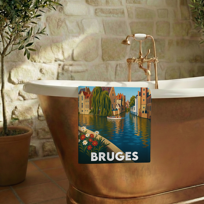 Serviette de bain souvenir de la ville de Bruges avec une illustration stylisée.