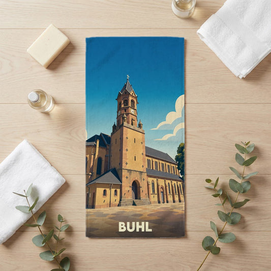 Serviette de bain souvenir de la ville de Buhl avec une illustration stylisée de son église.