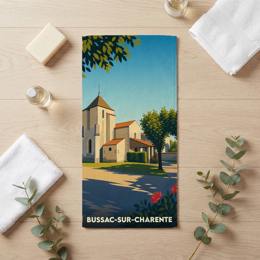 Serviette de bain souvenir de Bussac-sur-Charente ornée d'une illustration stylisée de son église.