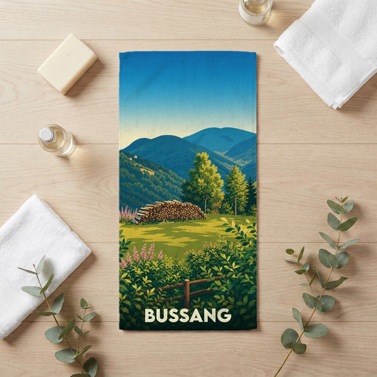 Serviette de bain souvenir de la ville de Bussang avec une illustration de paysage montagneux.