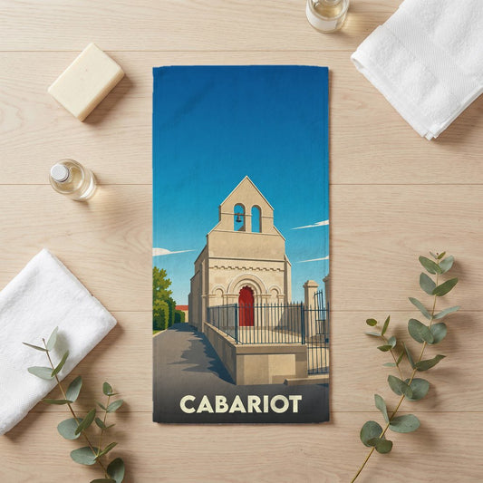 Serviette de bain souvenir de la ville de Cabariot avec une illustration stylisée d'une église.