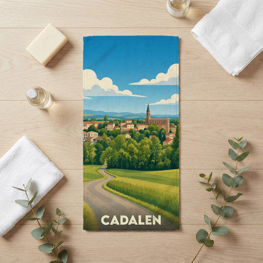 Serviette de bain souvenir de la ville de Cadalen avec une illustration de paysage stylisée.