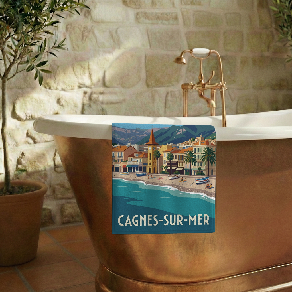 Serviette de bain souvenir de la ville de Cagnes-sur-Mer avec une illustration stylisée.