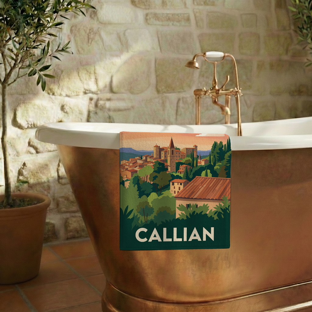 Serviette de bain souvenir de la ville de Callian avec une illustration stylisée.
