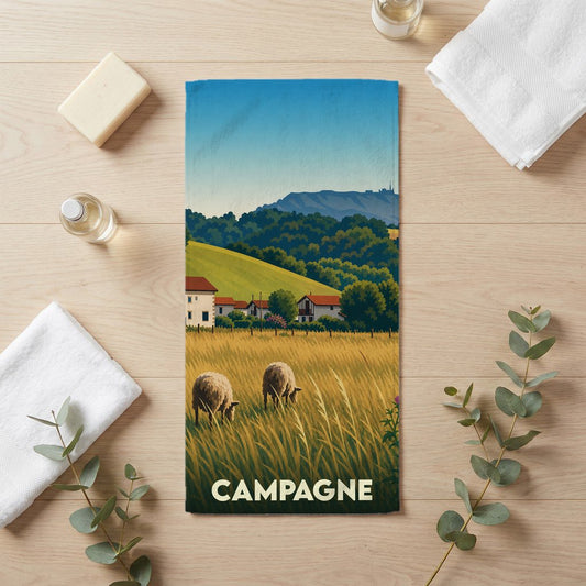 Serviette de bain souvenir de la ville de Campagne avec une illustration stylisée de paysage rural.