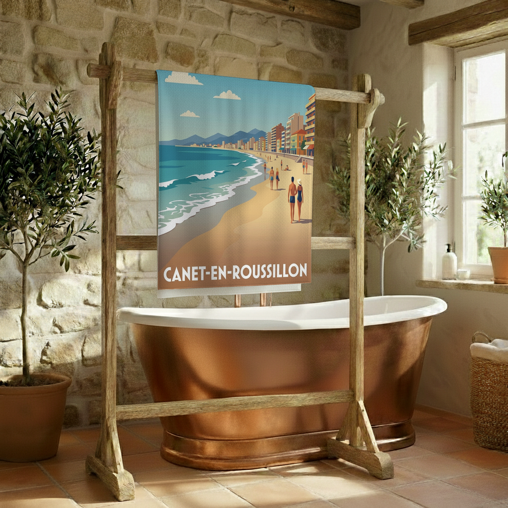 Serviette de bain souvenir de Canet-en-Roussillon avec une illustration de plage stylisée.