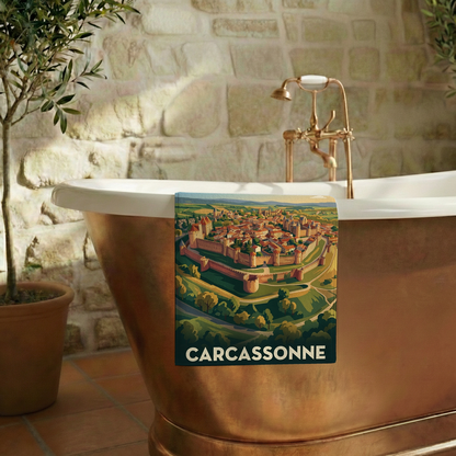 Serviette de bain souvenir de la ville de Carcassonne avec une illustration stylisée.